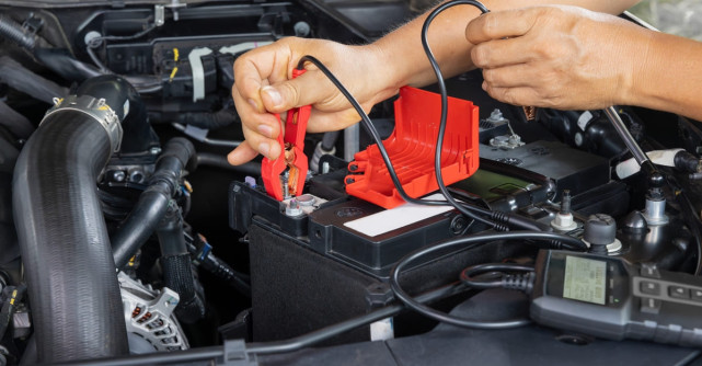 De ce se descarcă bateria auto? 6 cauze și sfaturi pentru întreținerea acesteia 