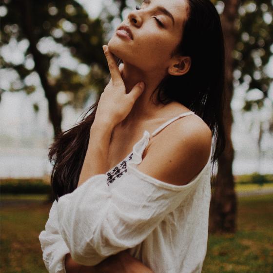 Hainele cu decupaje și modele perforate aduc un plus de stil ținutei tale