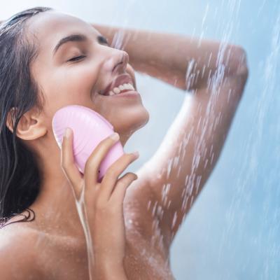 HANDS OFF: FOREO iti duce rutina de curatare faciala la un alt nivel cu tehnologia de infrumusetare 