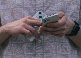 Telefonul nu mai stă în buzunar, ci în centrul vieții noastre. Dependența de telefon: 10 metode de recâștigare a timpului 