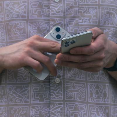 Telefonul nu mai stă în buzunar, ci în centrul vieții noastre. Dependența de telefon: 10 metode de recâștigare a timpului 