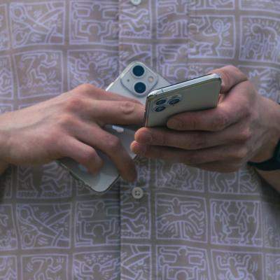 Telefonul nu mai stă în buzunar, ci în centrul vieții noastre. Dependența de telefon: 10 metode de recâștigare a timpului 