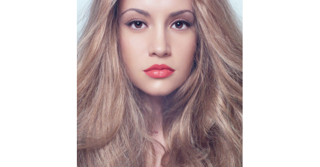 Pas cu pas: Cum se realizeaza machiajul buzelor perfecte