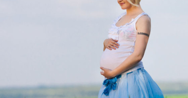  9 Reguli esentiale pentru gravide pe timp de canicula: Cum sa-ti protejezi sanatatea si aspectul picioarelor