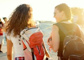 Cum să călătorești ieftin în timpul facultății: Top 4 destinații low budget pentru studenți
