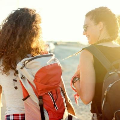 Cum să călătorești ieftin în timpul facultății: Top 4 destinații low budget pentru studenți