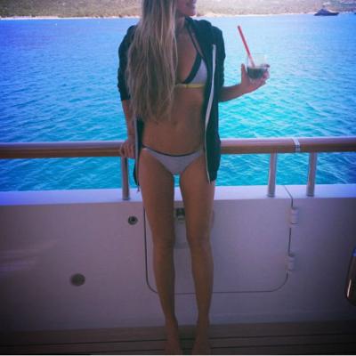 Foto: Iti vine sa crezi ca are 50 de ani? Uite cum arata la fata!