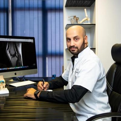 Dr. Tarek Nazer îți spune tot ce trebuie să știi despre artroscopia de genunchi