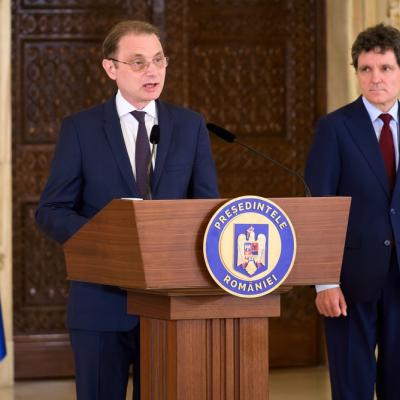 Luca Niculescu, confesiuni din tinerețe: „Eram un puști cu blugii rupți și aveam plete”