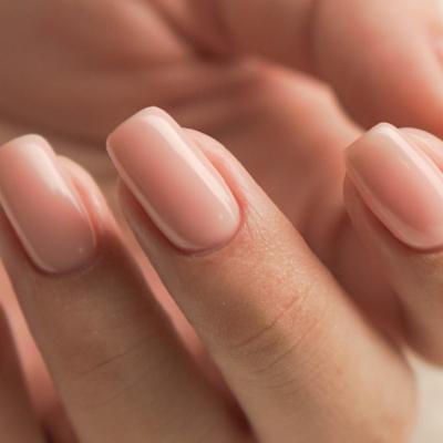 Tendinte manichiura vara: Se poarta unghiile nude