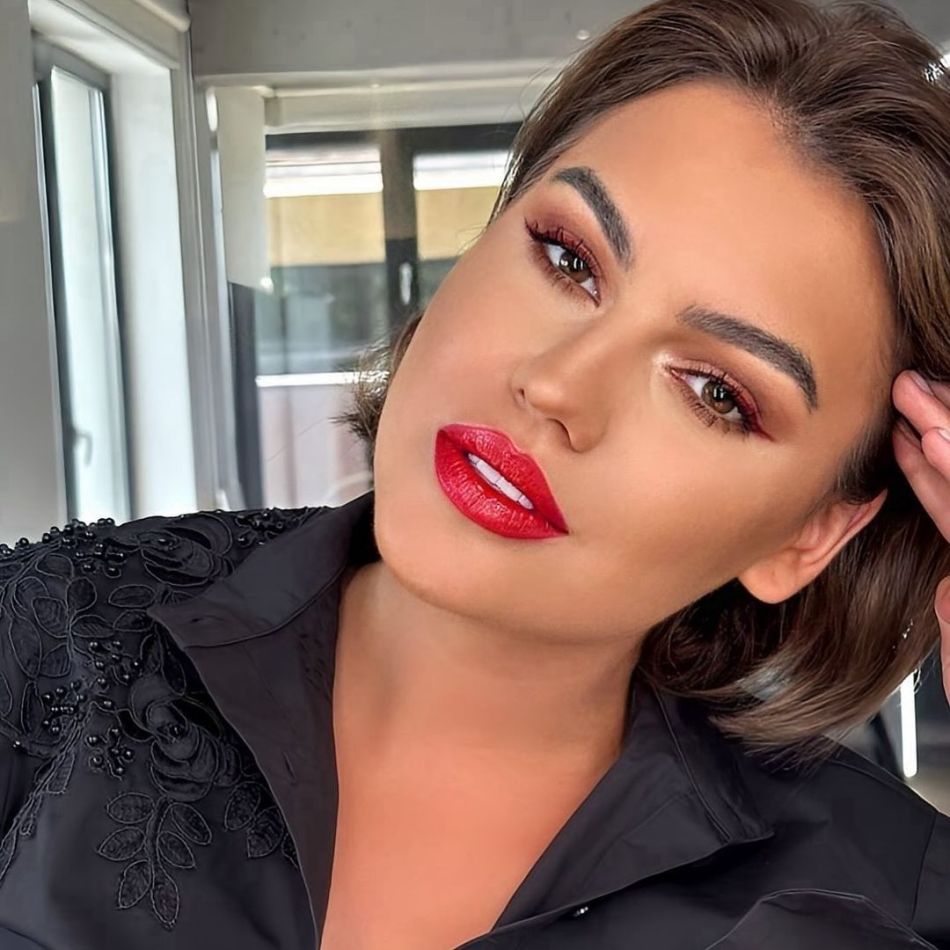 Romina Gingașu critică acțiunea lui Georgescu de boicot a supermarket-urilor: Retrage-te cu onoare, voievod pe cal...