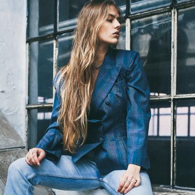 Sacouri bărbătești la două rânduri de nasturi - în vestimentația feminină 