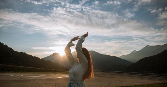 Când te simți ciudat fără motiv – poate nu e energia ta și ai preluat-o de la altcineva. Cum îți dai seama?