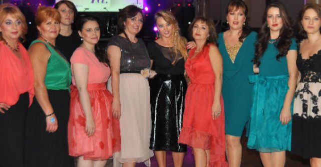 (P) De Ziua Internationala a Psoriazisului,  pacientele cu psoriazis au defilat in tinute Rhea Costa