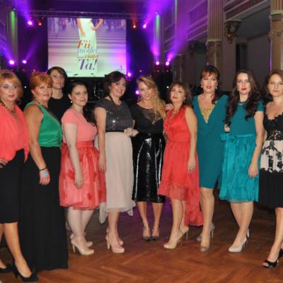 (P) De Ziua Internationala a Psoriazisului,  pacientele cu psoriazis au defilat in tinute Rhea Costa