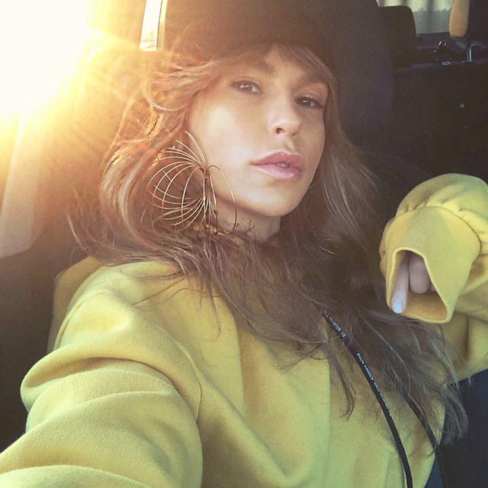 Cine este iubitul misterios al Corinei Bud? După un divorț dureros, artista și-a găsit liniștea în brațele unui om de afaceri