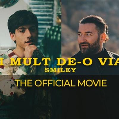 De la inocența din primul episod până la ridurile din ultimul,  Smiley călătorește în timp de la 7 la 50 de ani 