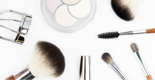 5 obiecte care te ajuta sa obtii rapid machiajul dorit