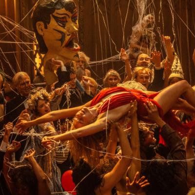 Brad Pitt și Margot Robbie joacă în Babylon, disponibil în exclusivitate pe SkyShowtime începând din 6 iulie 2023