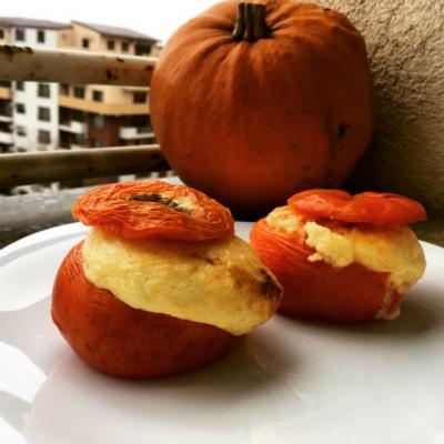 Scoate toata pulpa dintr-o rosie. Cel mai bun mic dejun (gata in doua minute)