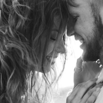 8 lucruri pe care le fac cuplurile cu adevarat fericite