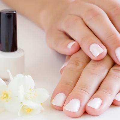 Îngrijirea profesională a unghiilor cu freza unghii