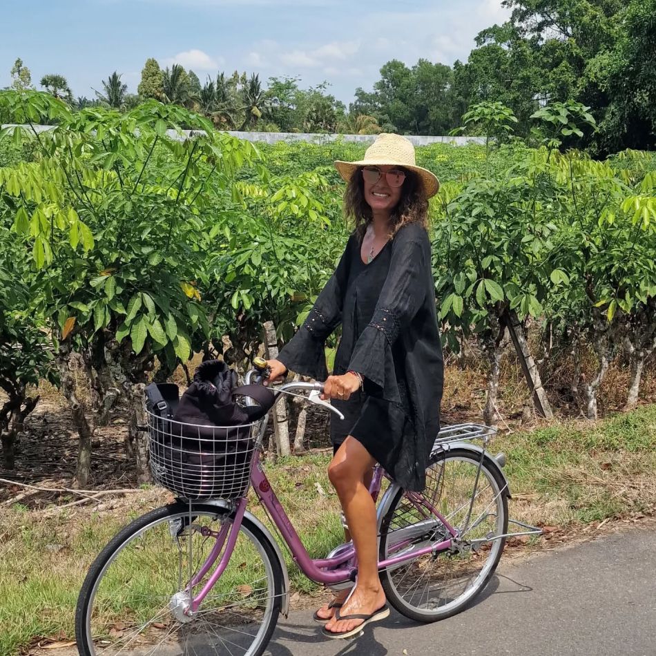 Anca Țurcașiu, pusă la zid de fani după ce a povestit că a rămas blocată în Thailanda: Rușine, te gândești la bani?