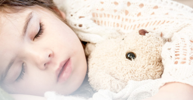Trucuri eficiente pentru a-i ajuta pe copii să adoarmă mai repede noaptea
