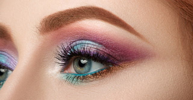 Primăvară în culori puternice: 3 farduri de pleoape care îți vor scoate ochii în evidență