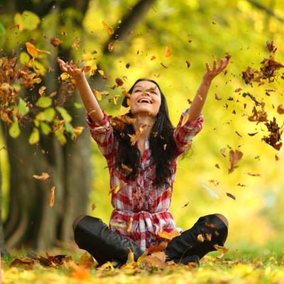 Astrologie: 4 zodii care se bucura din plin de toamna
