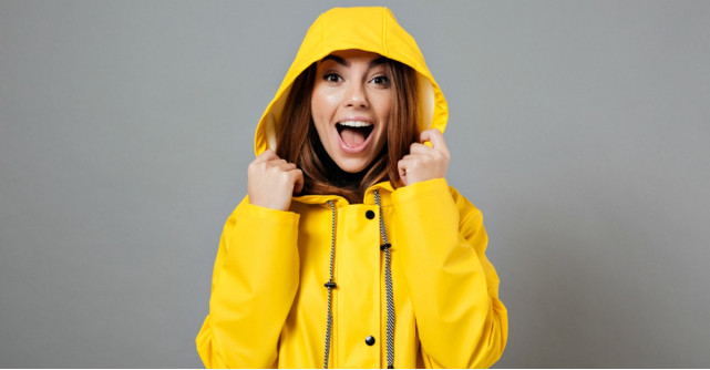 Pelerine de ploaie: 6 propuneri vesele pentru zile mohorâte 