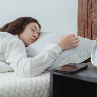 Plantele care te ajută să dormi mai bine și să uiți de stres. Transformă-ți dormitorul într-un sanctuar