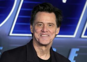 Jim Carrey șochează la Premiile Cesar 2026. Noul look al actorului a stârnit teorii conspiraționiste