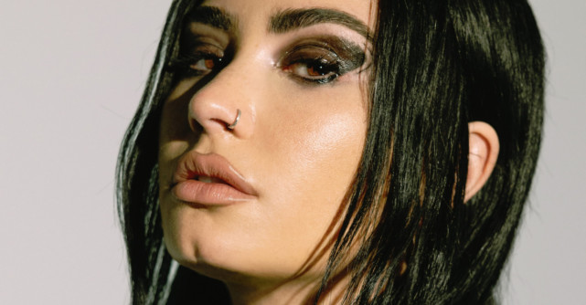 Demi Lovato a lansat varianta rock a piesei 'Cool For The Summer'