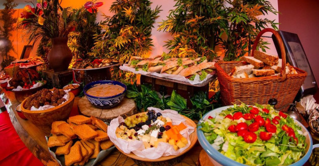 Flavours a pregătit 6.000 de meniuri creative pentru echipa și artiștii UNTOLD