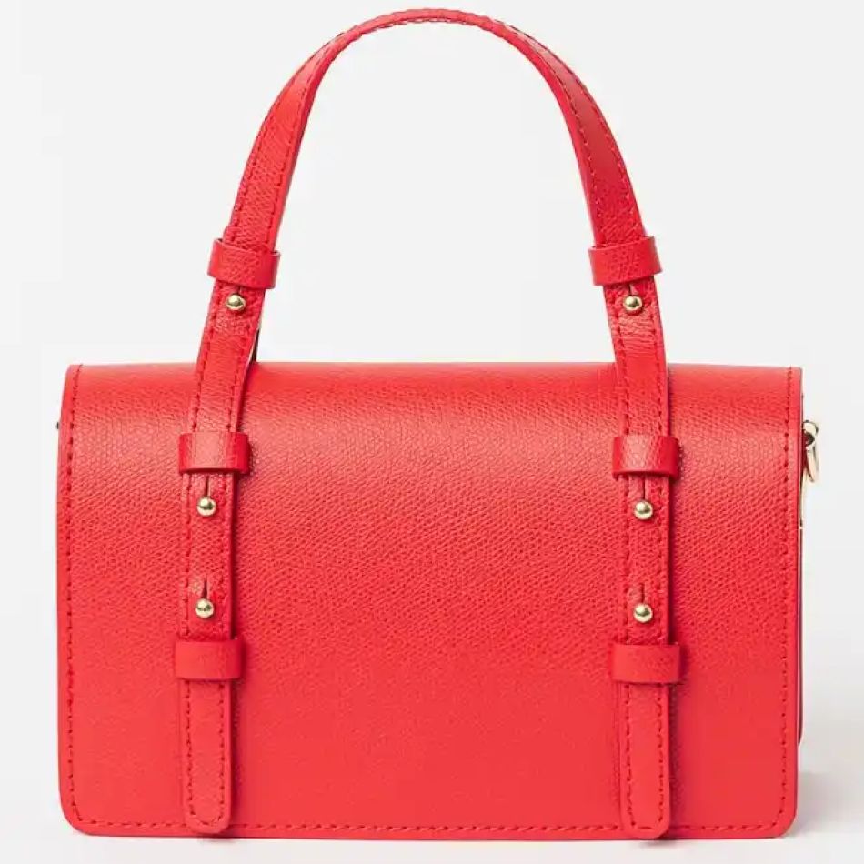 Cum integrăm nuanțele de roșu în ținute? 20 de piese vestimentare pentru anul 2024