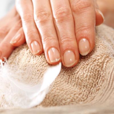 Iti rozi unghiile? Invata cum sa scapi de acest tic!