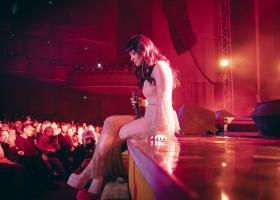 Irina Rimes SPARGE TOPURILE! Hitul 