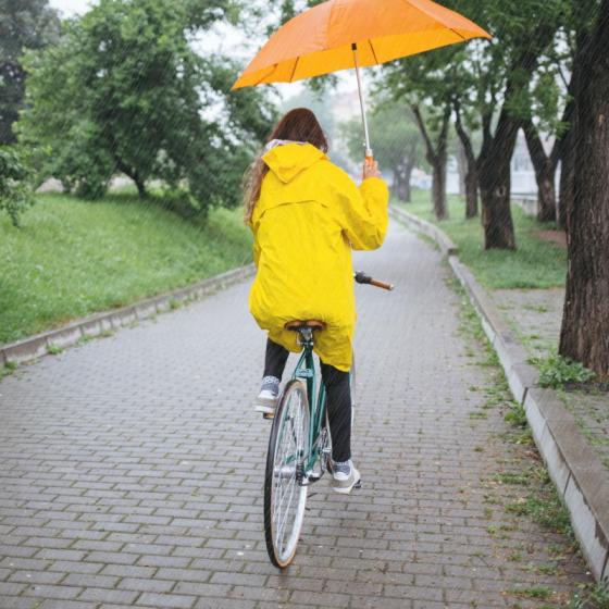 Pelerina de ploaie: echipeaza-te pentru vremea de toamna!