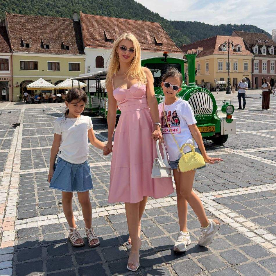 Andreea Bălan, emoții uriașe! Ce s-a întâmplat cu fiicele ei, Clara și Ela, în prima zi de școală: Suntem foarte fericite...