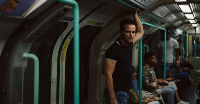 Disney+: Filmul 'Straini cu totii' are premiera pe 24 aprilie