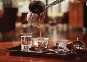 Sărbătorește Ziua Mondială a Cafelei Turcești