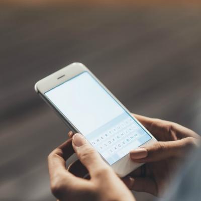 Cum poţi afla dacă telefonul îţi este ascultat sau dacă eşti spionat