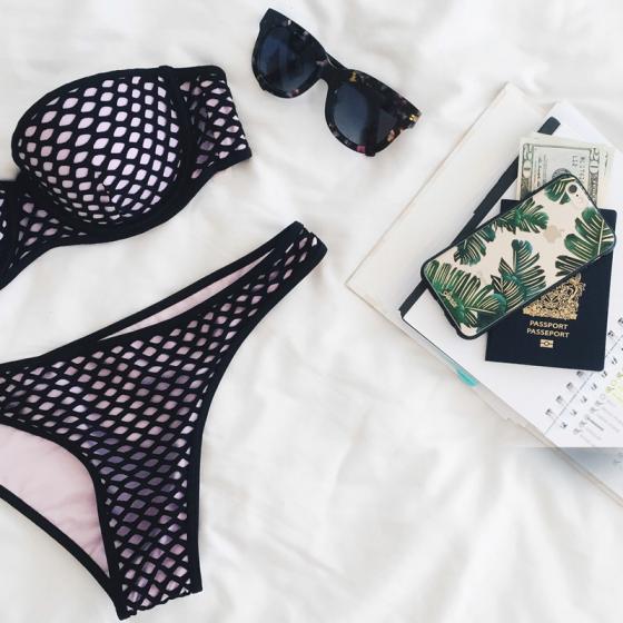 Cui i se potrivește costumul de baie cu sutien fără bretele?