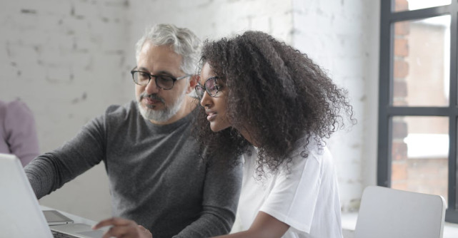 Cum să-ți protejezi ochii în era digitală? 5 sfaturi utile