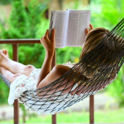 5 idei de relaxare la tine acasă când nu poți să călătorești