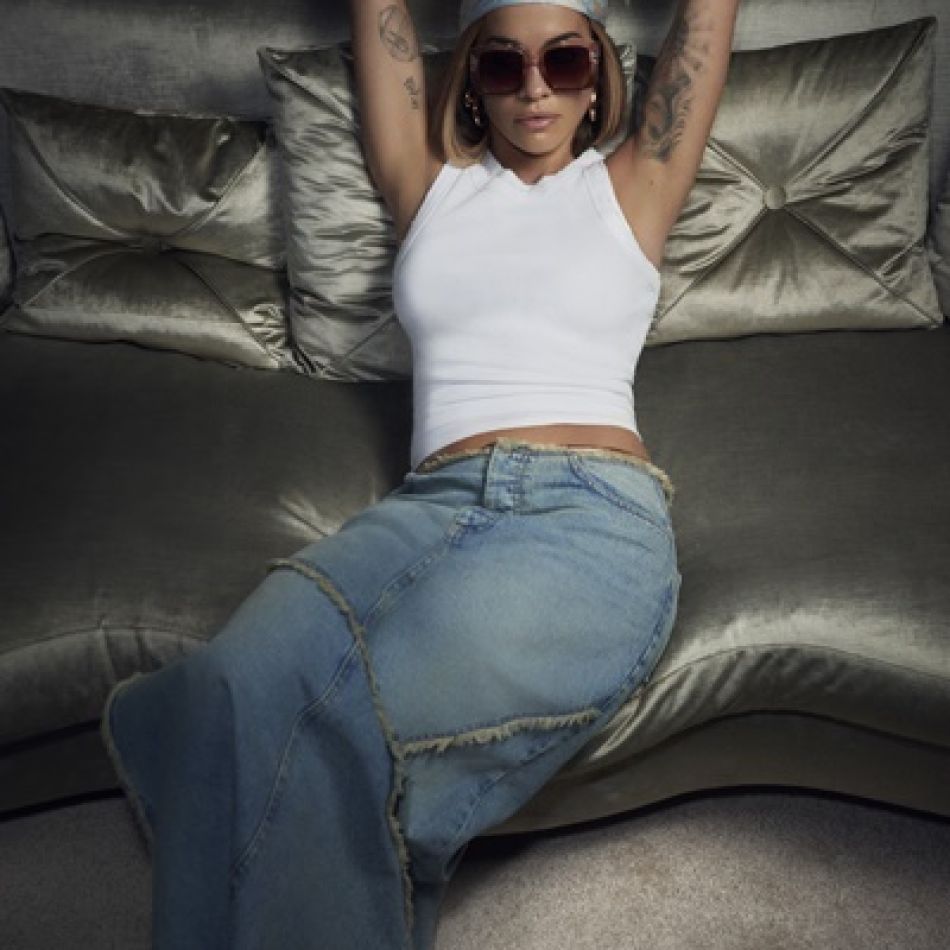 SARBATORESTE PASTELE IN HAINE NOI