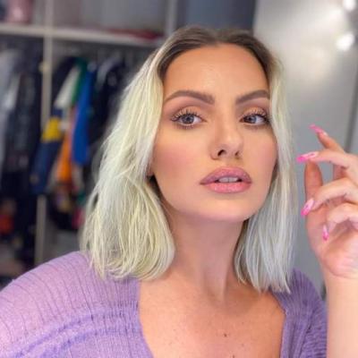Alexandra Stan dă cărțile pe față și spune care este adevăratul motiv pentru care își editează pozele 