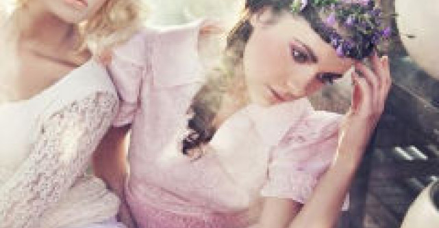 10 Coafuri revisante pentru miresele cu parul scurt 