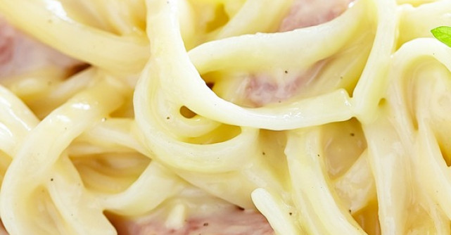 Spaghete carbonara, un rasfat de vis intr-o combinatie unica 
